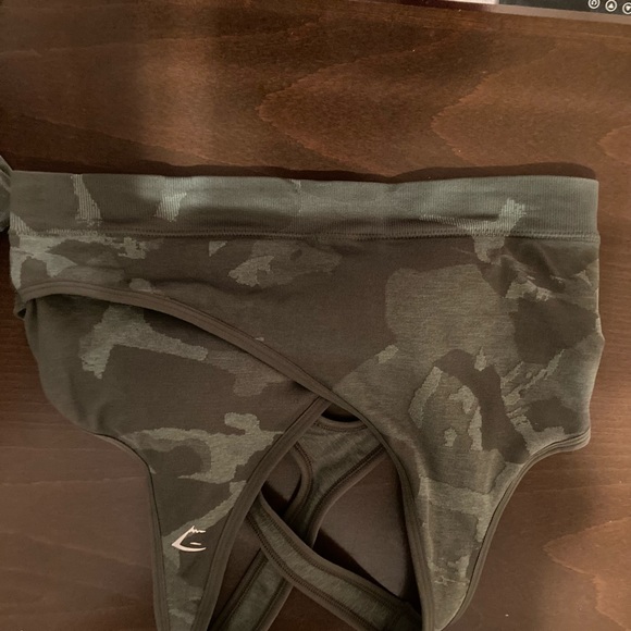GYMSHARK Adapt Camo sports bra L. - Picture 3 of 4